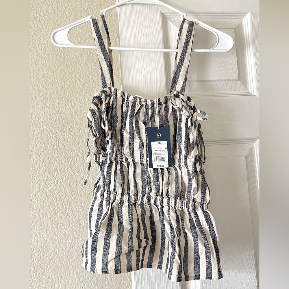 Universal thread striped tank